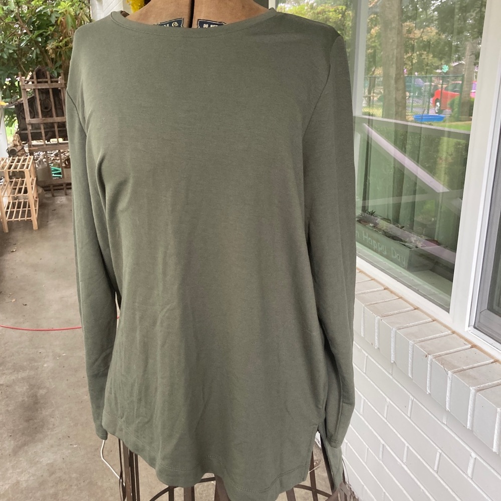 NWOT Ava & Viv long sleeve